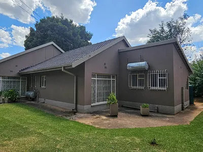 3 Bedroom House For Sale in Risiville, Vereeniging - img