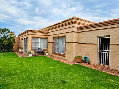 3 Bedroom Townhouse For Sale in Vereeniging - vB9H.webp