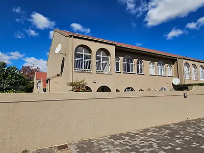 3 Bedroom Townhouse For Sale in Vereeniging - m9X9.webp