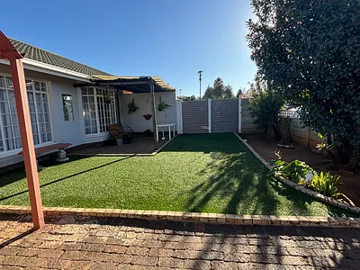 2 Bedroom Townhouse For Sale in Vereeniging - RRkb.webp