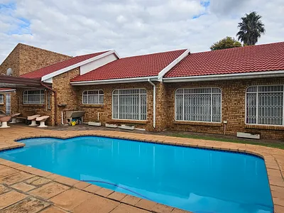 4 Bedroom House For Sale in Risiville, Vereeniging - eMjj.webp
