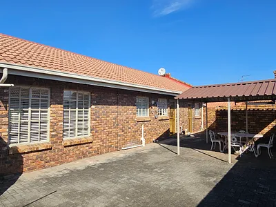 2 Bedroom Townhouse For Sale in Vereeniging - img