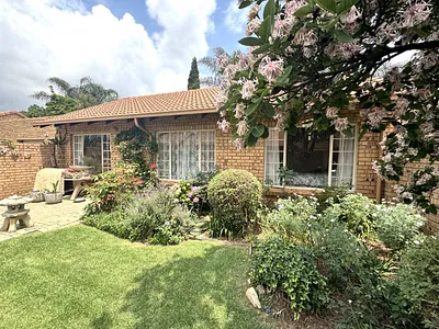 2 Bedroom Townhouse For Sale in Pretoria - img