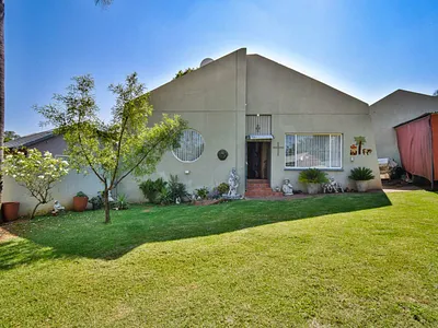 2 Bedroom House For Sale in Pretoria - NLmj.webp