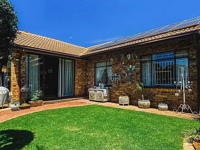 4 Bedroom Townhouse For Sale in Pretoria - img