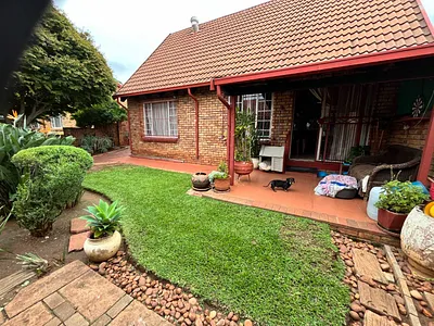 3 Bedroom Townhouse To Rent in Pretoria - L8Rr.webp