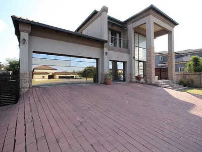 4 Bedroom House For Sale in Centurion - zC3Y.webp