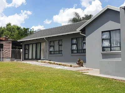 3 Bedroom House For Sale in Centurion - f2D5.webp