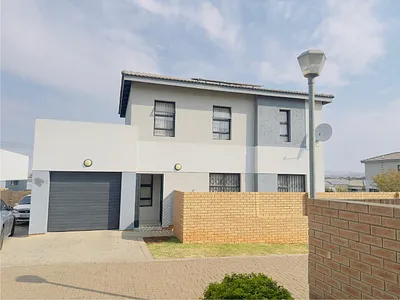 3 Bedroom House For Sale in Centurion - 3tqp.webp