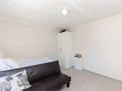 0.5 Bedroom Apartment To Rent in Cape Town - u9X0.webp