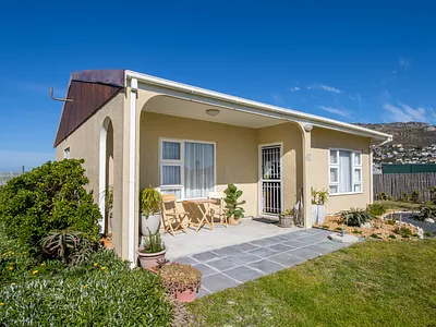2 Bedroom House To Rent in Fish Hoek - UfSF.webp