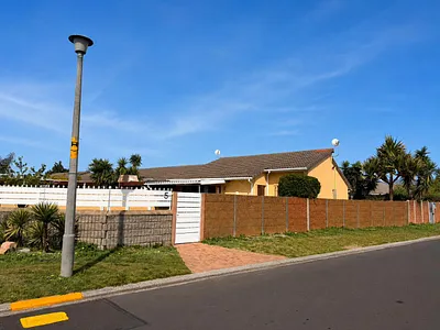2 Bedroom House For Sale in Goodwood - qm8H.webp