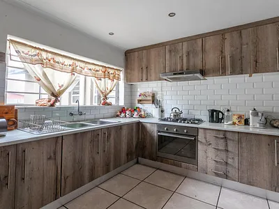 3 Bedroom House To Rent in Goodwood - g0GF.webp