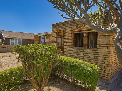 2 Bedroom House For Sale in Cape Town - img