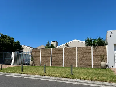 2 Bedroom House For Sale in Milnerton - qX2o.webp