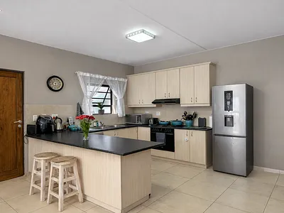 2 Bedroom House For Sale in Milnerton - axC7.webp
