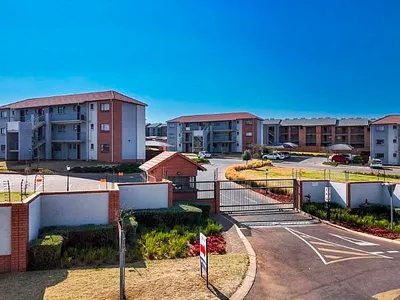 4 Bedroom Apartment For Sale in Midrand - 9XgI.webp