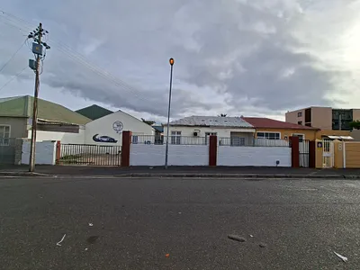 2 Bedroom House For Sale in Cape Town - wcYE.webp