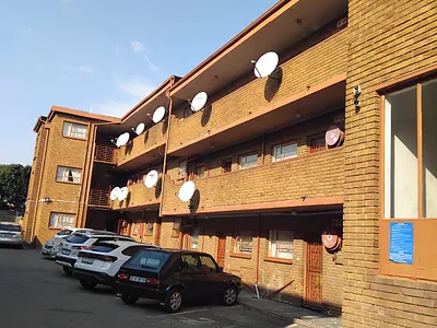 2 Bedroom Apartment For Sale in Johannesburg - img