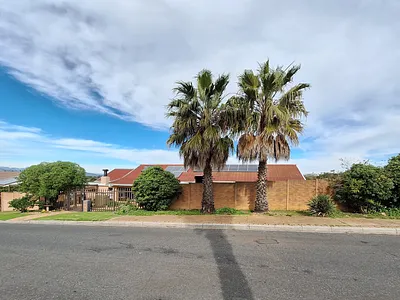 5 Bedroom House For Sale in Durbanville - TG4W.webp
