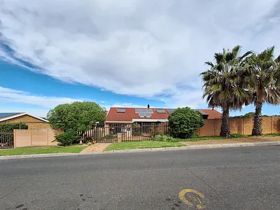 5 Bedroom House For Sale in Durbanville - img