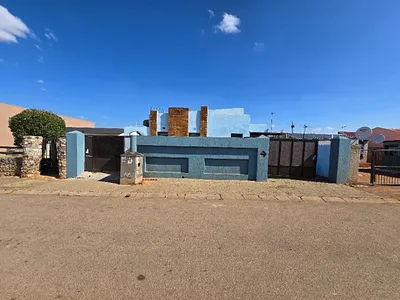 4 Bedroom House For Sale in Alberton - fqUY.webp