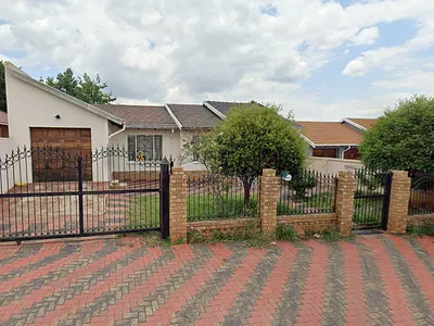 3 Bedroom House For Sale in Rustenburg - 2gTq.webp