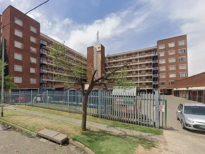2 Bedroom Apartment For Sale in Vereeniging - img