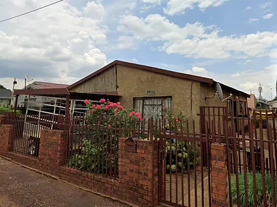 3 Bedroom House For Sale in Alberton - olE1.webp
