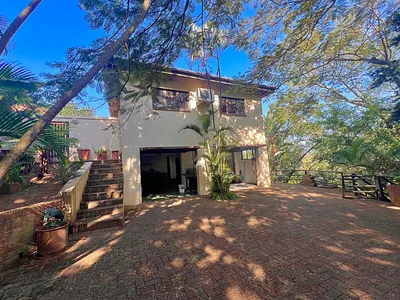 6 Bedroom House For Sale in Scottburgh - img