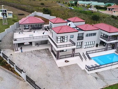 8 Bedroom House For Sale in Clarens - e2N8.webp