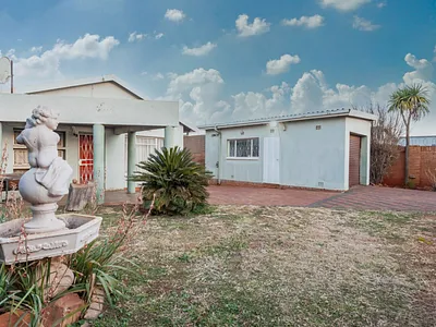 3 Bedroom House For Sale in Johannesburg - k90H.webp