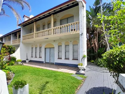 3 Bedroom Townhouse For Sale in Margate - lA3Q.webp