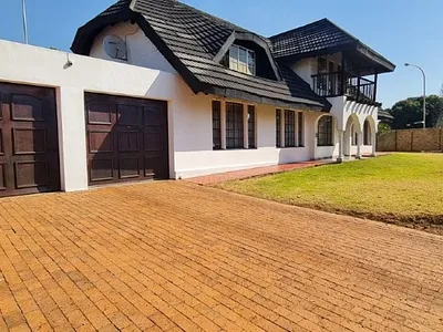 4 Bedroom House For Sale in Springs - img