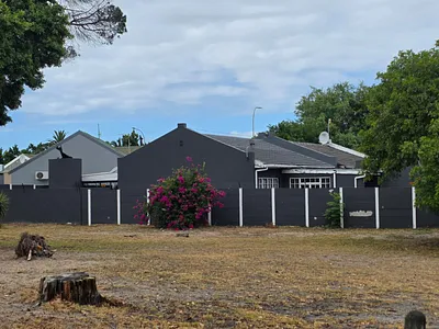 2 Bedroom House For Sale in Kuils River - oL8x.webp