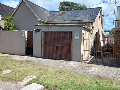 3 Bedroom House For Sale in East London - 2UCv.webp
