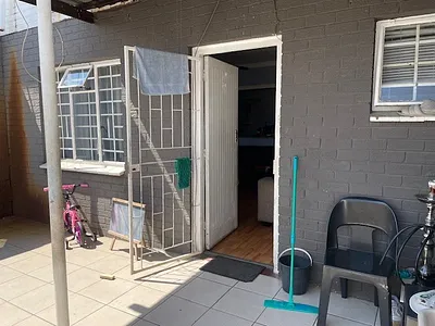 3 Bedroom Apartment For Sale in Johannesburg - Afqw.webp