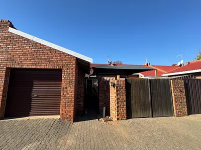 2 Bedroom House For Sale in Kimberley - kbNd.webp