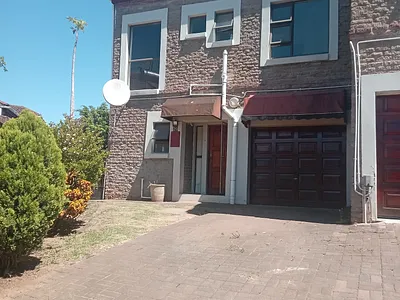 3 Bedroom House For Sale in East London - ZYyj.webp