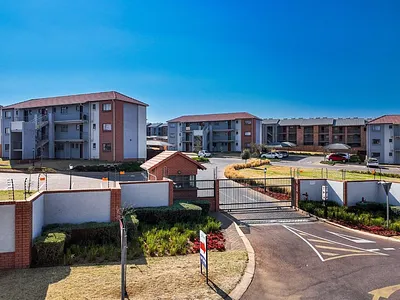 4 Bedroom Apartment For Sale in Midrand - img