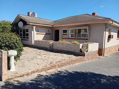 5 Bedroom House For Sale in Kuils River - XqBs.webp