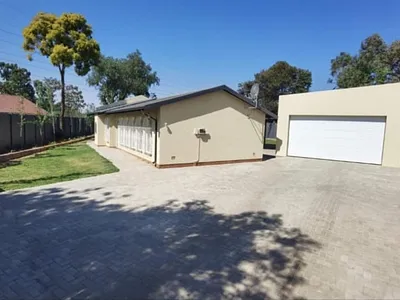 3 Bedroom House For Sale in Benoni - 0X07.webp