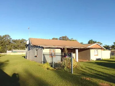 3 Bedroom Townhouse For Sale in Newcastle - 9IyR.webp