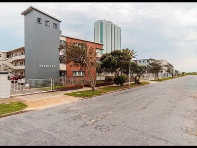 2 Bedroom Apartment For Sale in Port Elizabeth - img