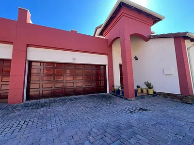 3 Bedroom Apartment For Sale in Randburg - gSu6.webp