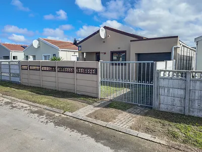 2 Bedroom House For Sale in Eersterivier - HIu0.webp