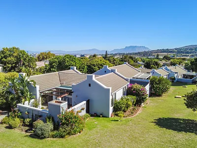 2 Bedroom Townhouse For Sale in Bellville - faWX.webp