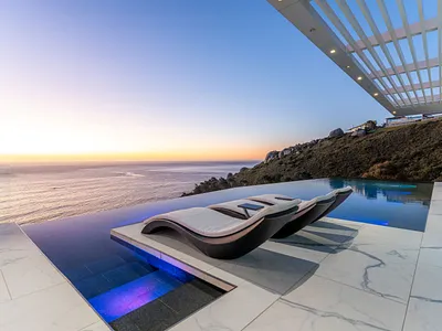 7 Bedroom House For Sale in Cape Town - img