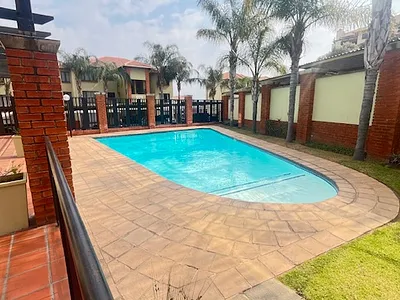 2 Bedroom Townhouse For Sale in Sandton - JjQ2.webp