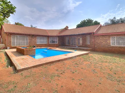6 Bedroom House For Sale in Roodepoort - ZiPc.webp